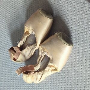 Dead Pointe Shoes